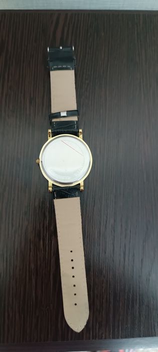 Продам часы кварцевые