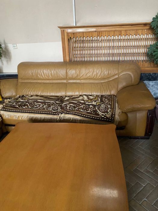 Уголок кожанный б/у