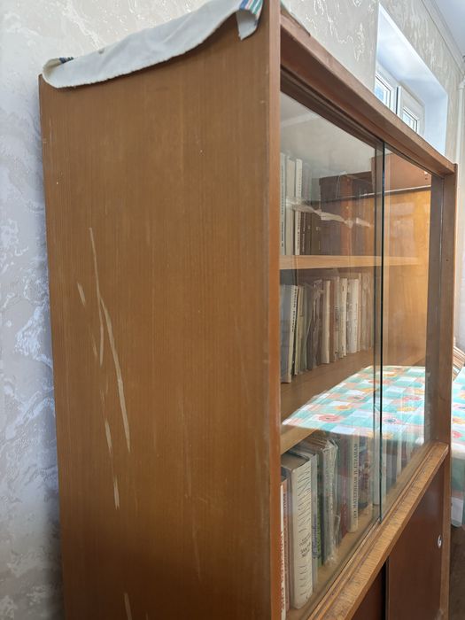 Отдам даром книжный шкаф / сервант СССР (самовывоз)