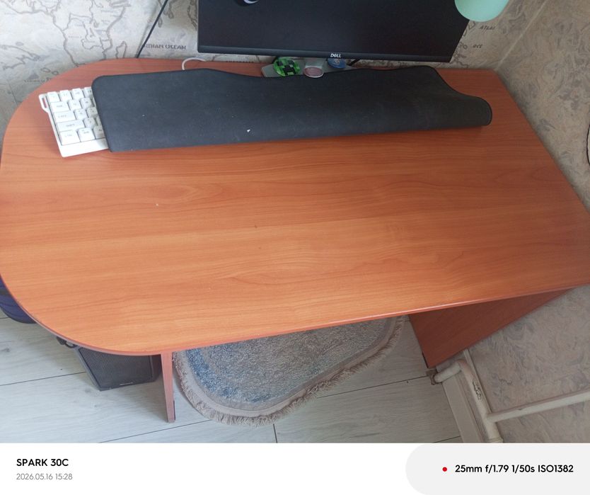 СРОЧНО  Продам стол и полку