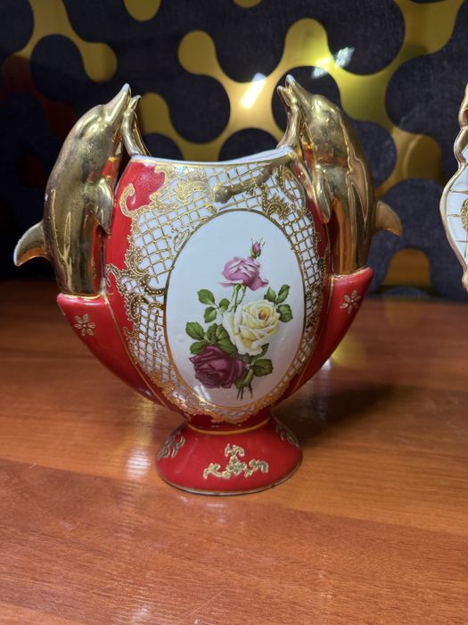 Продаётся две вазыодна болшая торелка