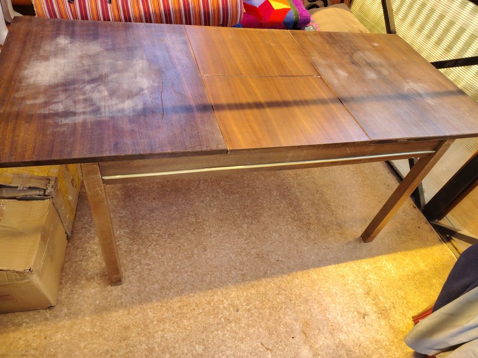 Срочно продам стол