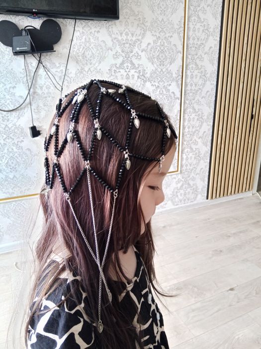 Әдемі тикалар ,косынка-ободоктар бар