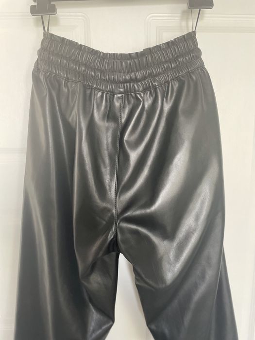 Кожен панталон Guess