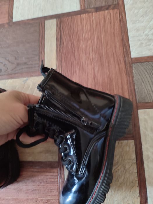 Продам осенние ботинки на девочку 26р