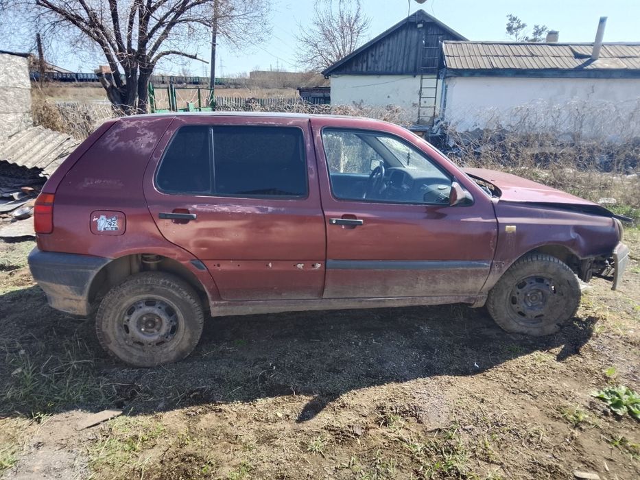 Продаю гольф 3 на запчасти