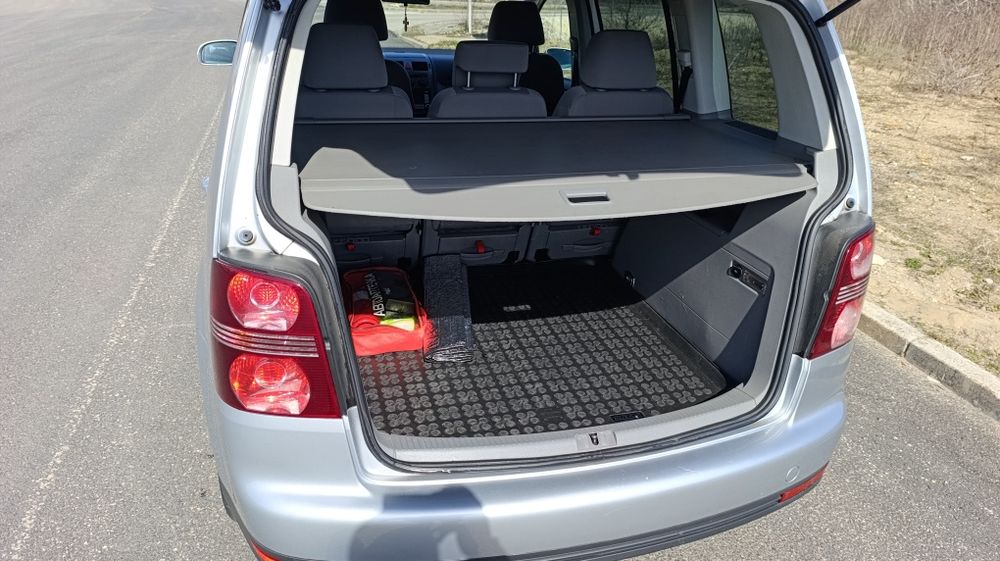 Volkswagen Touran 2.0 Eco full  Регистрация всичко платено.
