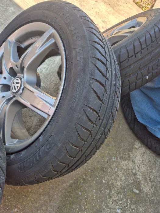 Продават се джантите с гумите