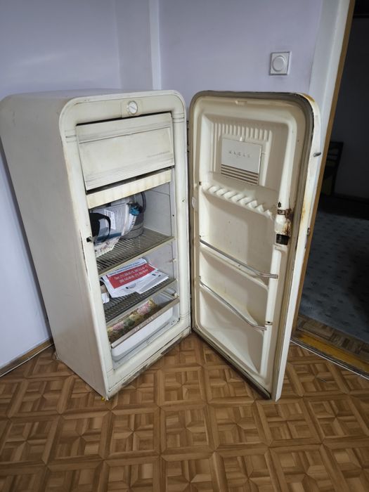 Продаётся холодильник Bosch и Зил-москва, рабочие