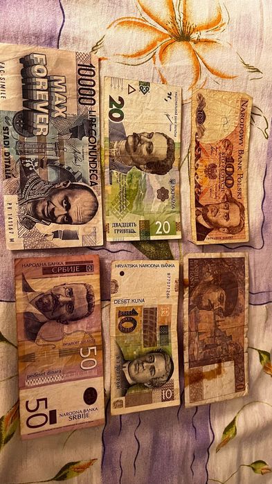 Diverse monede și bancnote vechi