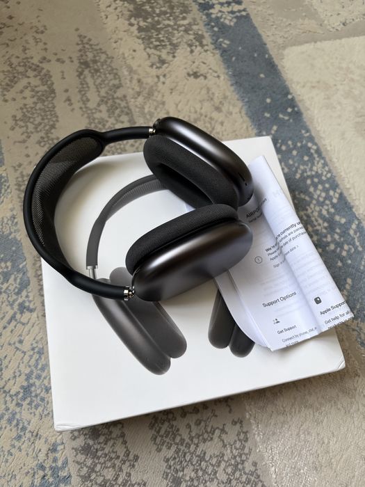 Airpods Max с документами