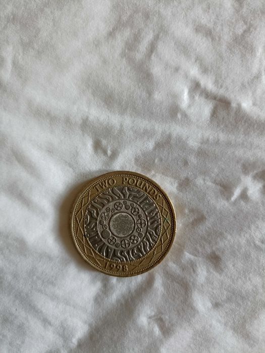 Стари монети паунди и български стотинки и левове.Имам и лев от 1974г