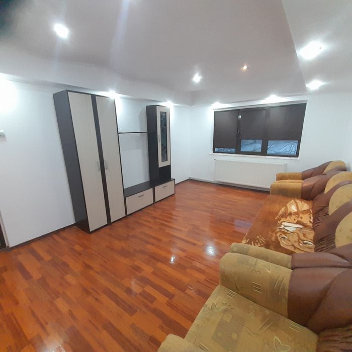 Apartament 3 camere de inchiriat