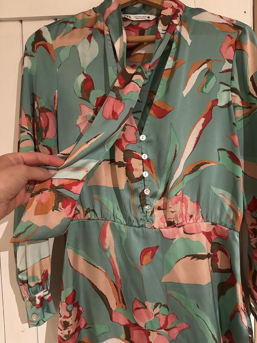 Мини рокля Zara с флорални мотиви