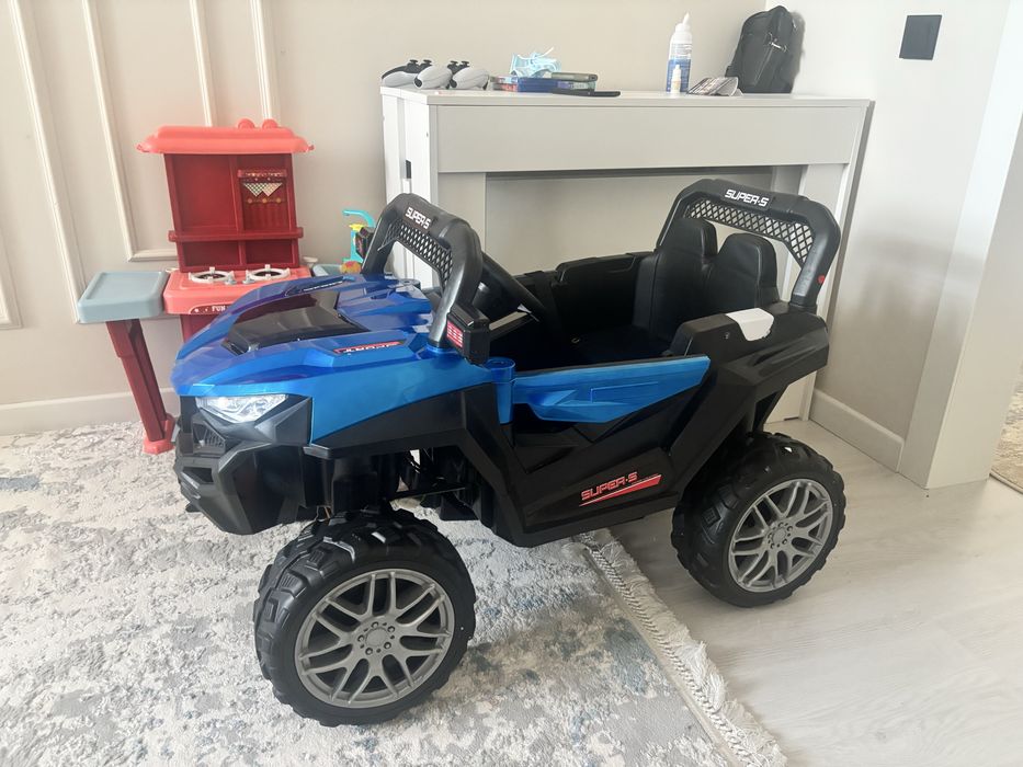 Продам детскую машинку