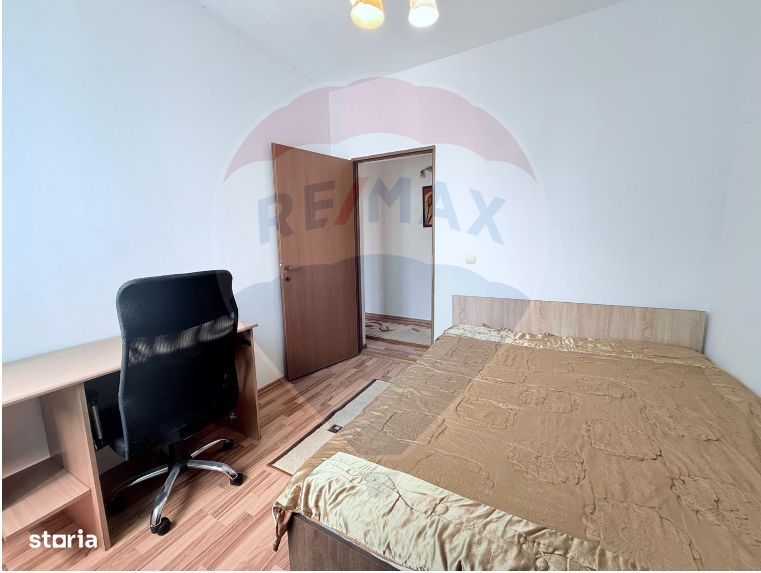 Apartament spațios-3 camere-la curte în Turnișor