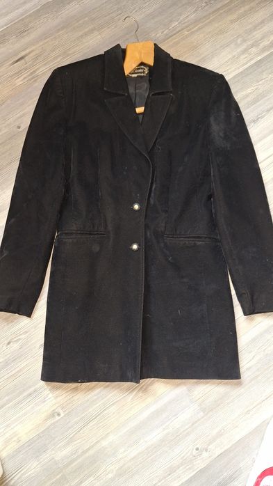 Дамско сако може да се комбинира с елегантни  и ежедневни дрехи