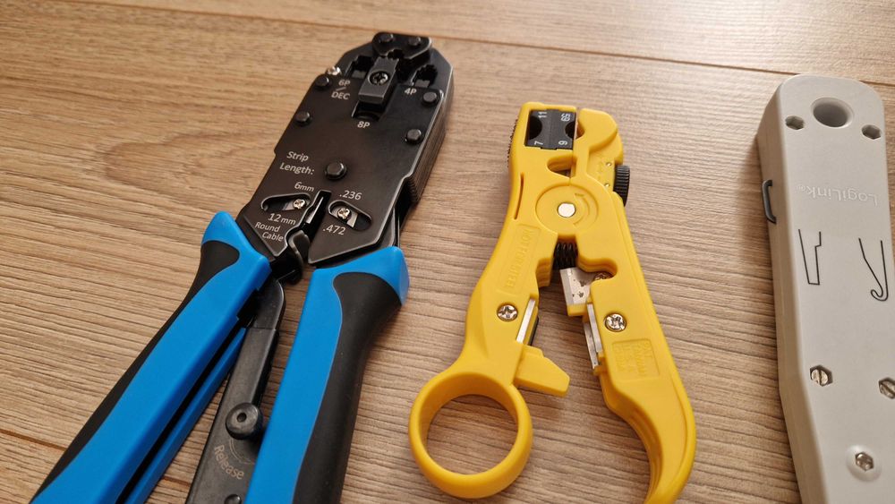 Set profesional de sertizat mufe si prize de retea sau telefon