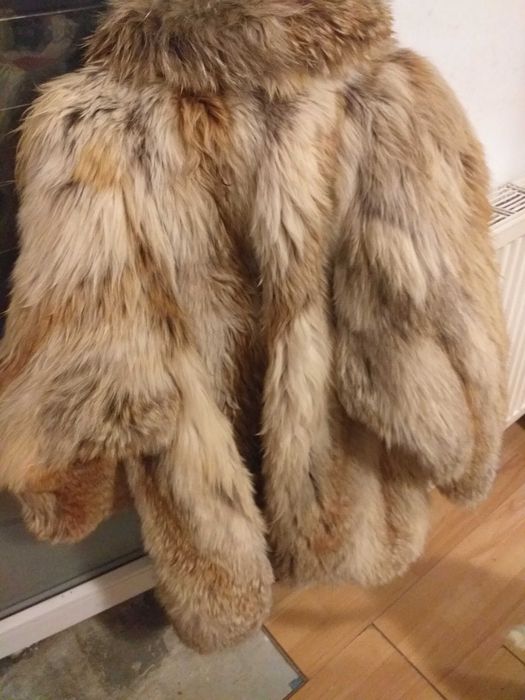 Vand haina de blana naturala de vulpe