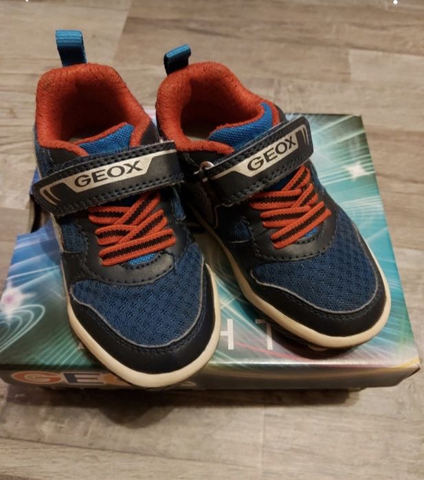 Adidasi Geox cu luminite