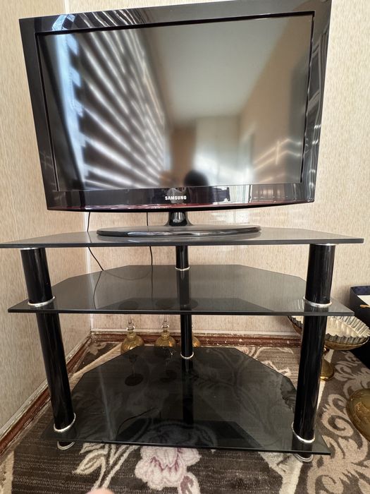 Продам телевизор с подставкой