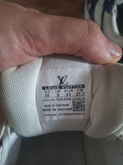 Louis Vuitton albastrii