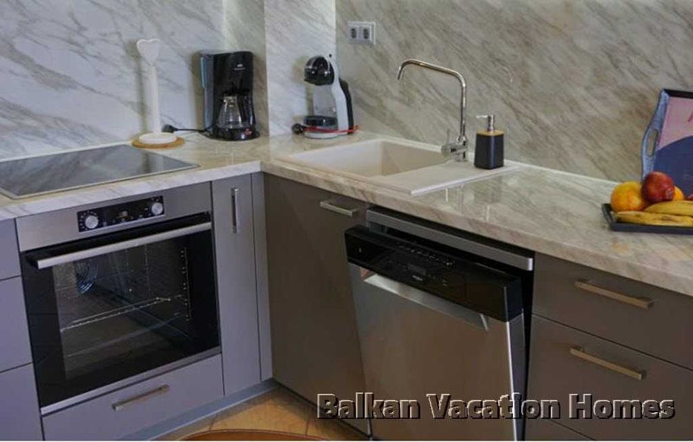 Тристаен апартамент в затворен комплекс в Бяла