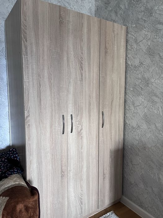 Шкаф,раздельные кровати,комоды
