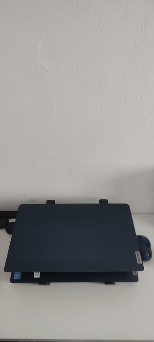 Vând laptop Lenovo