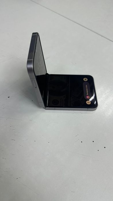 Продам самсунг galaxy Z Flip 6