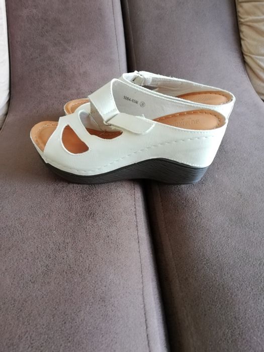 Кожаное новое сабо