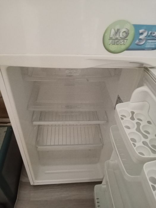 Срочно продам холодильник .