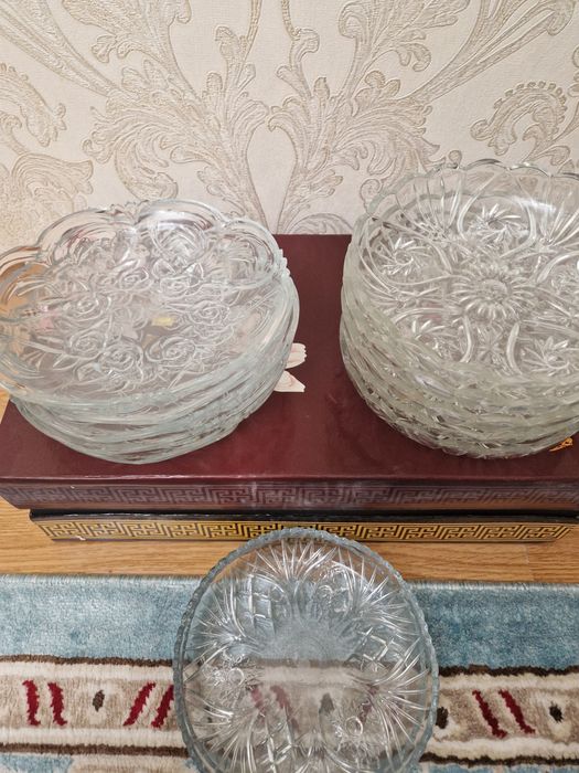 Тортницы и тарелки стеклянные