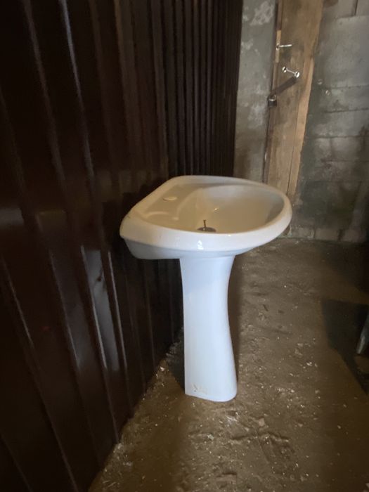 Раковина со стойкой