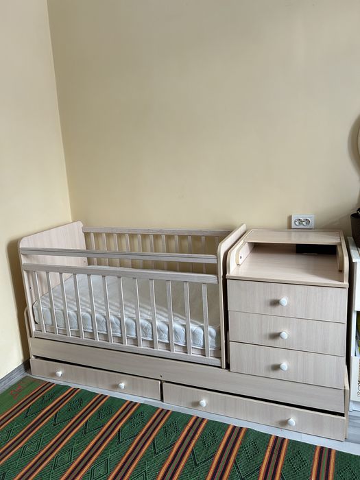 Детская кровать, с комодом