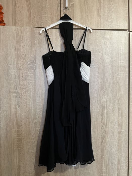 Vând rochie neagra scurta