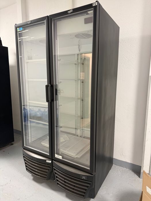Frigider/ Vitrina cu 2 usi