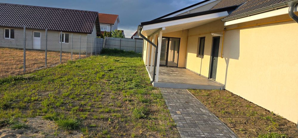 Proprietar vand casa individuala, pe parter, 3 camere, la asfalt 504mp