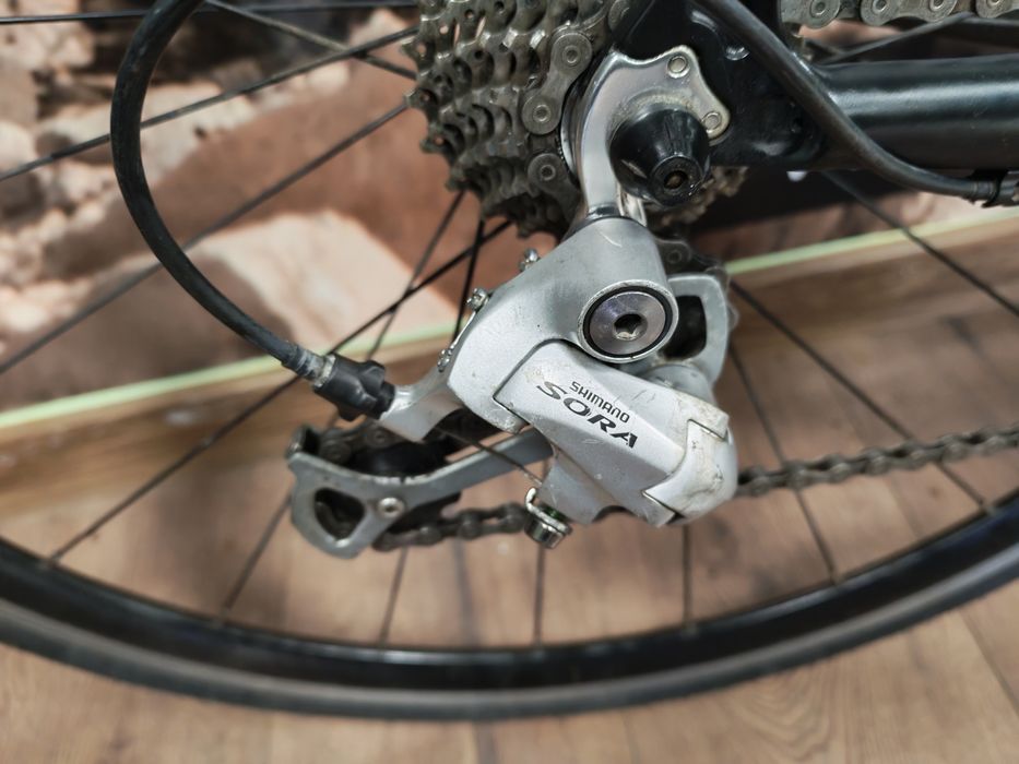 Шосеен карбонов велосипед