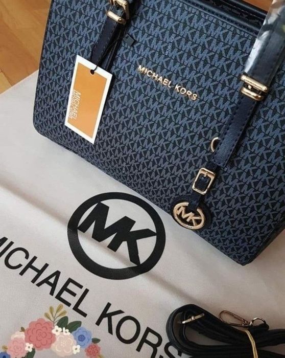 Geanta Michael Kors classic, logo metalic auriu, saculet, etichetă inc
