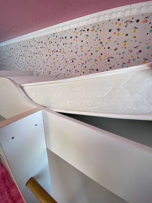 2этажный кровать