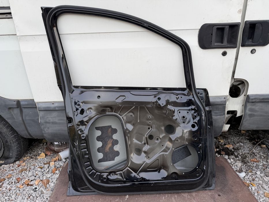 Врата VW Touran 2015 год.-