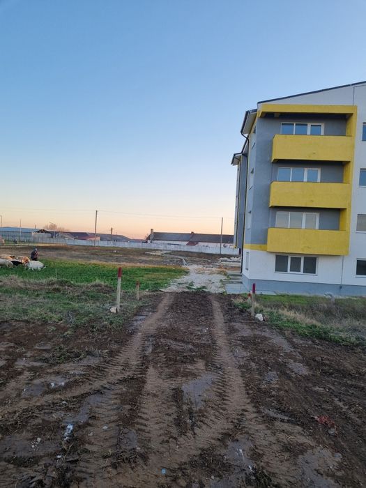 Teren intravilan 400 mp pretabil fotovoltaice sau spatii de depozitare