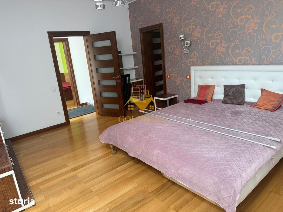 Casa individuala 5 camere zona centrala , 210 mp si garaj propriu!