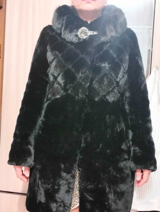 Продам шубу мутоновую и жилетки новые