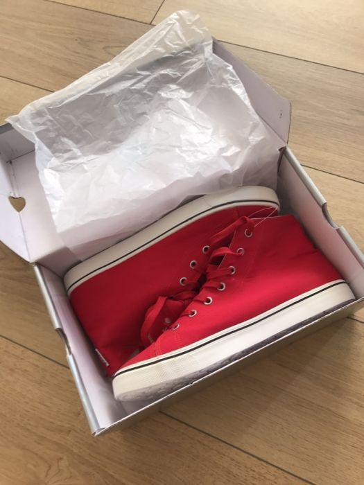 Bascheti/adidasi /Tenisi rosii Diadora noi