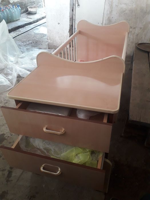 Детская кровать в отдельном состоянии с шкафом