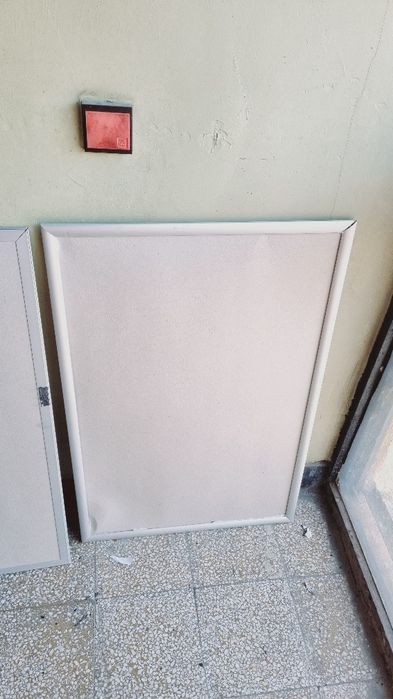 Продавам големи дървени и алуминиеви рамки за снимки,плакати и картини