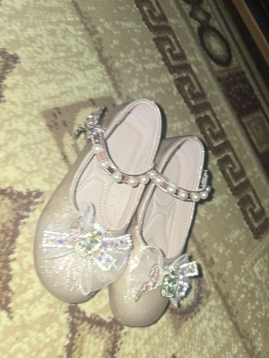 Продам туфельки на девочку