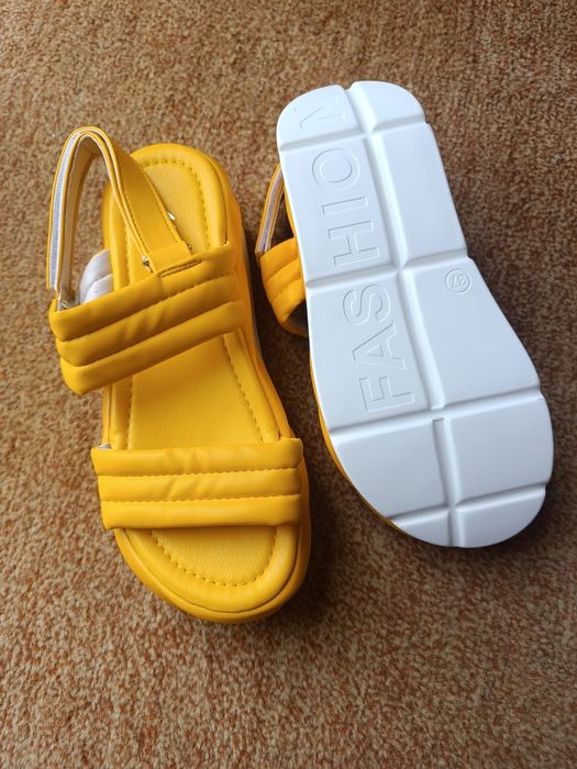 2 perechi sandale 37